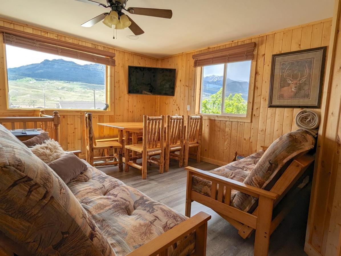 Yellowstone'S Treasure Cabins Гардинер Экстерьер фото