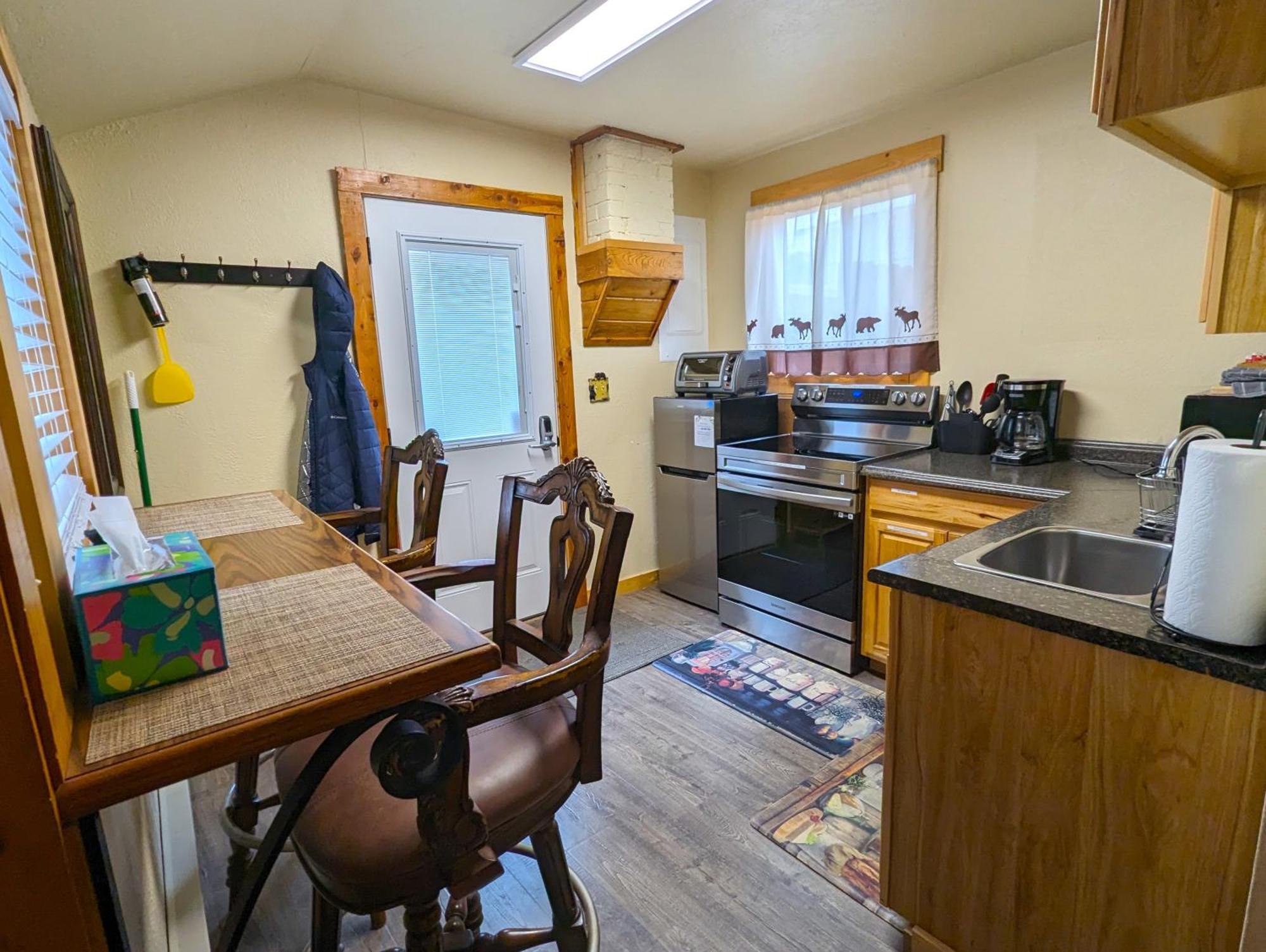 Yellowstone'S Treasure Cabins Гардинер Экстерьер фото