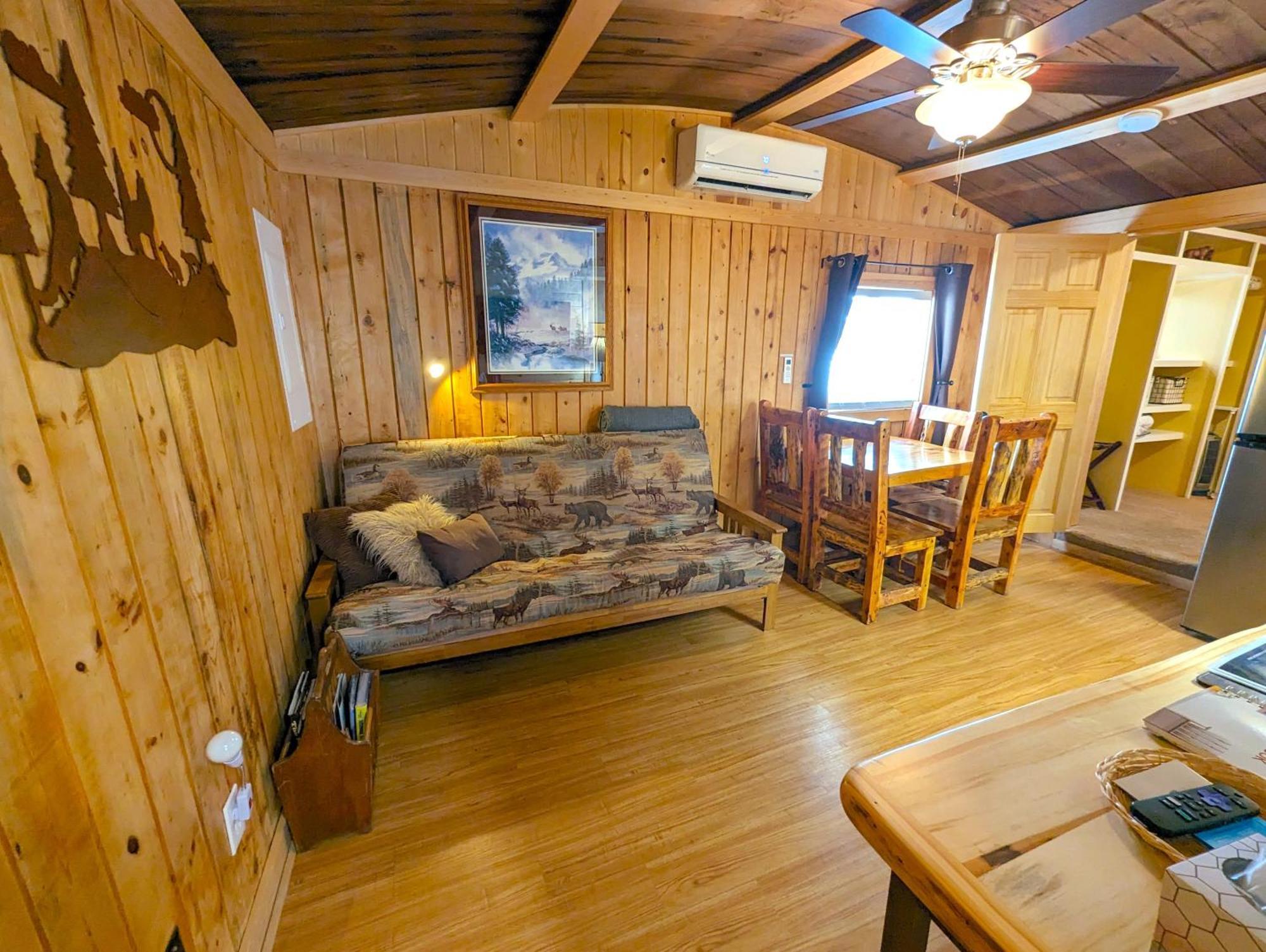 Yellowstone'S Treasure Cabins Гардинер Экстерьер фото